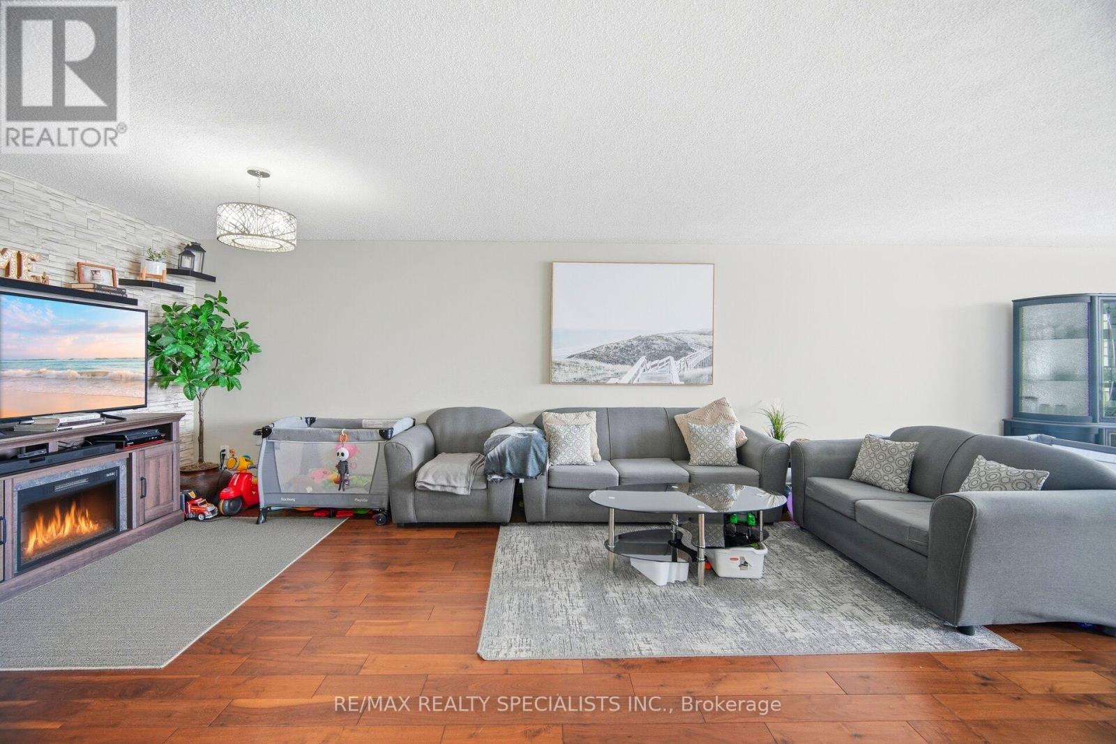 #611 1 ROWNTREE ROAD - 15