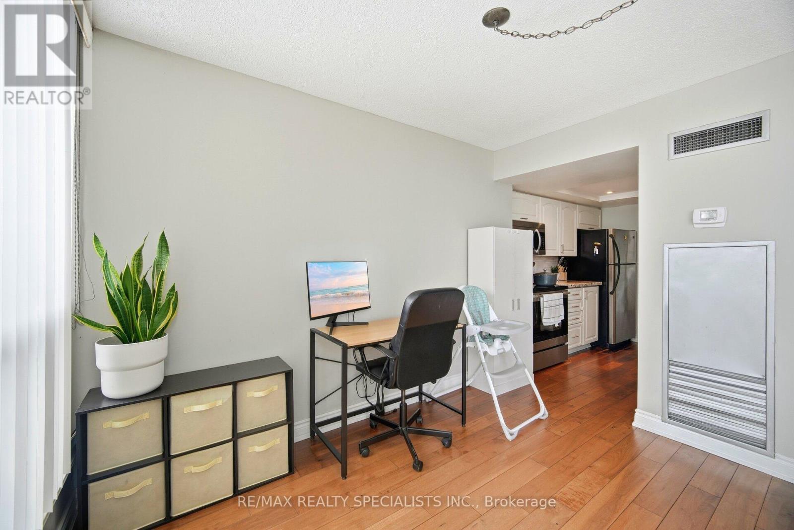 #611 1 ROWNTREE ROAD - 24