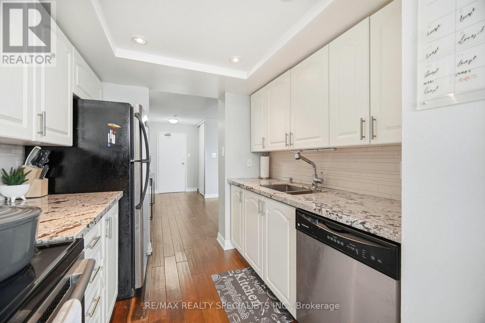 #611 1 ROWNTREE ROAD - 27