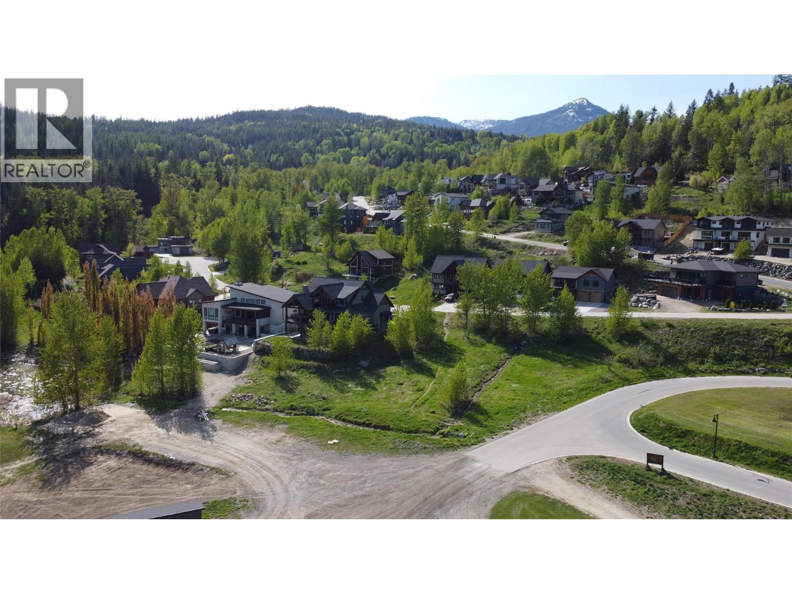 801 WHITE TAIL Drive, Rossland