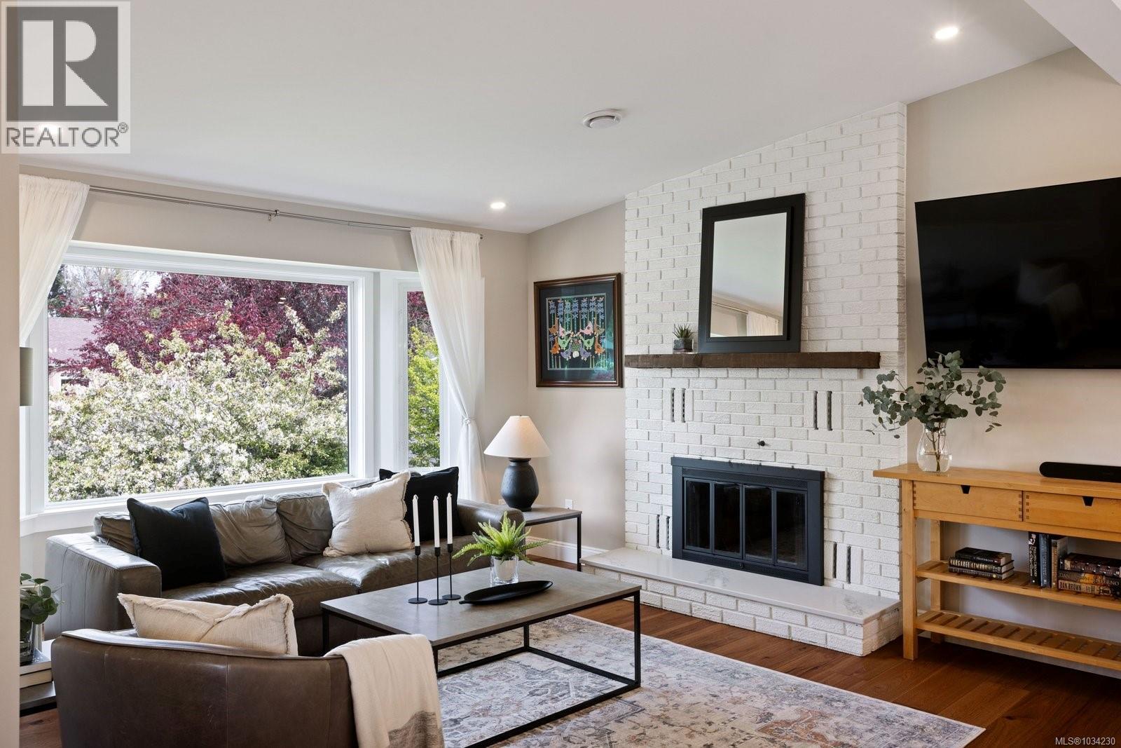 2051 Northbrook Dr - Image 2