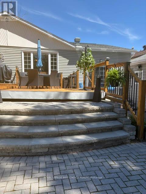 246 PINE STREET W - 7