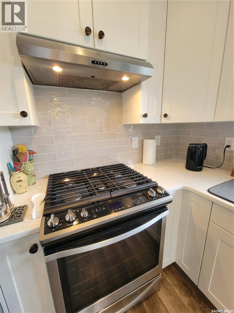 214 1st AVENUE W - 8