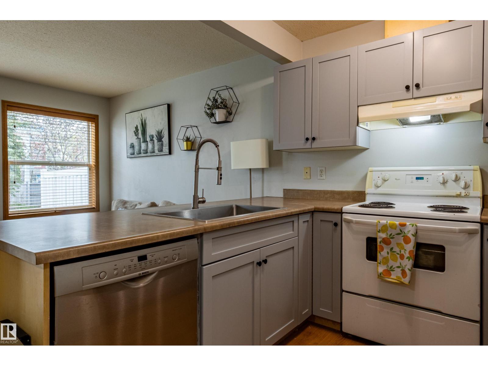#93 16823 84 ST NW, Edmonton