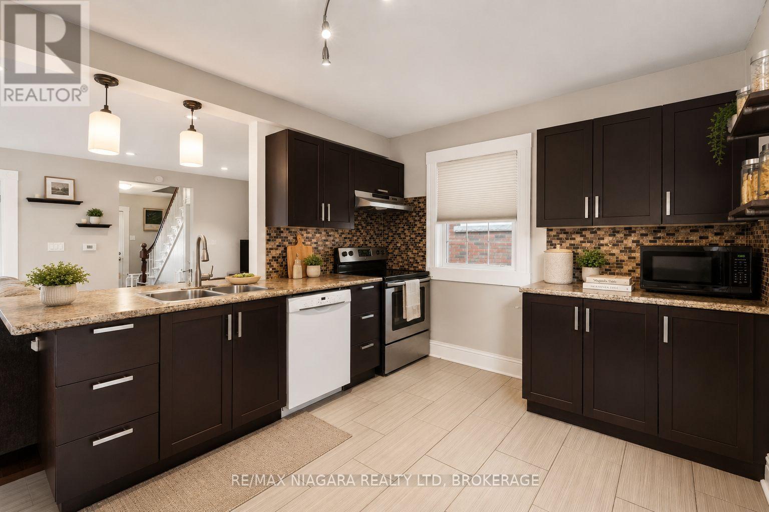 85 MAPLE STREET - 11