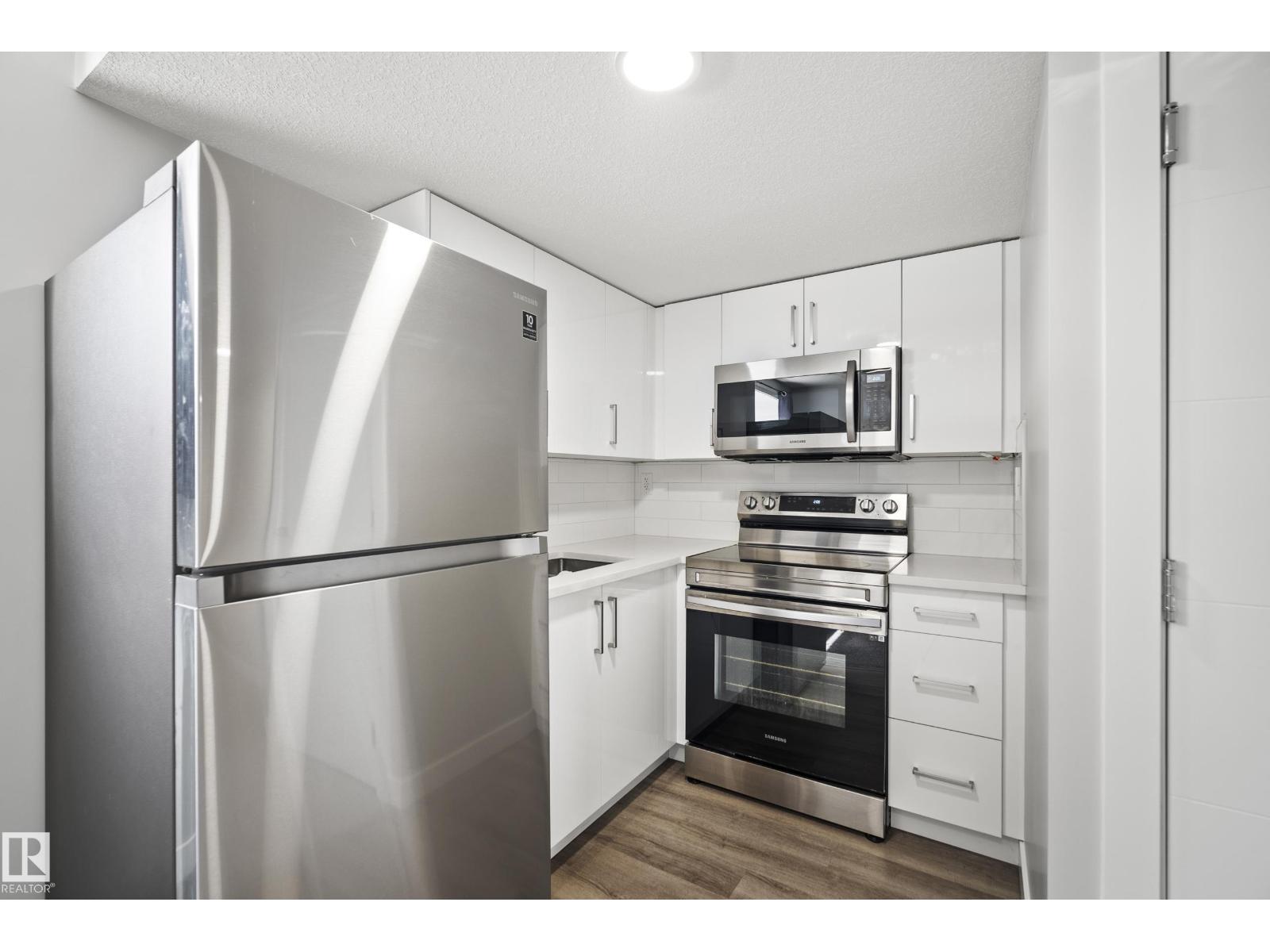 12104 120 AV NW, Edmonton