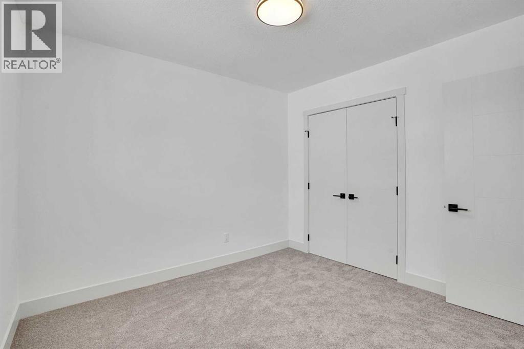 908 Stonehaven Road SW - 27