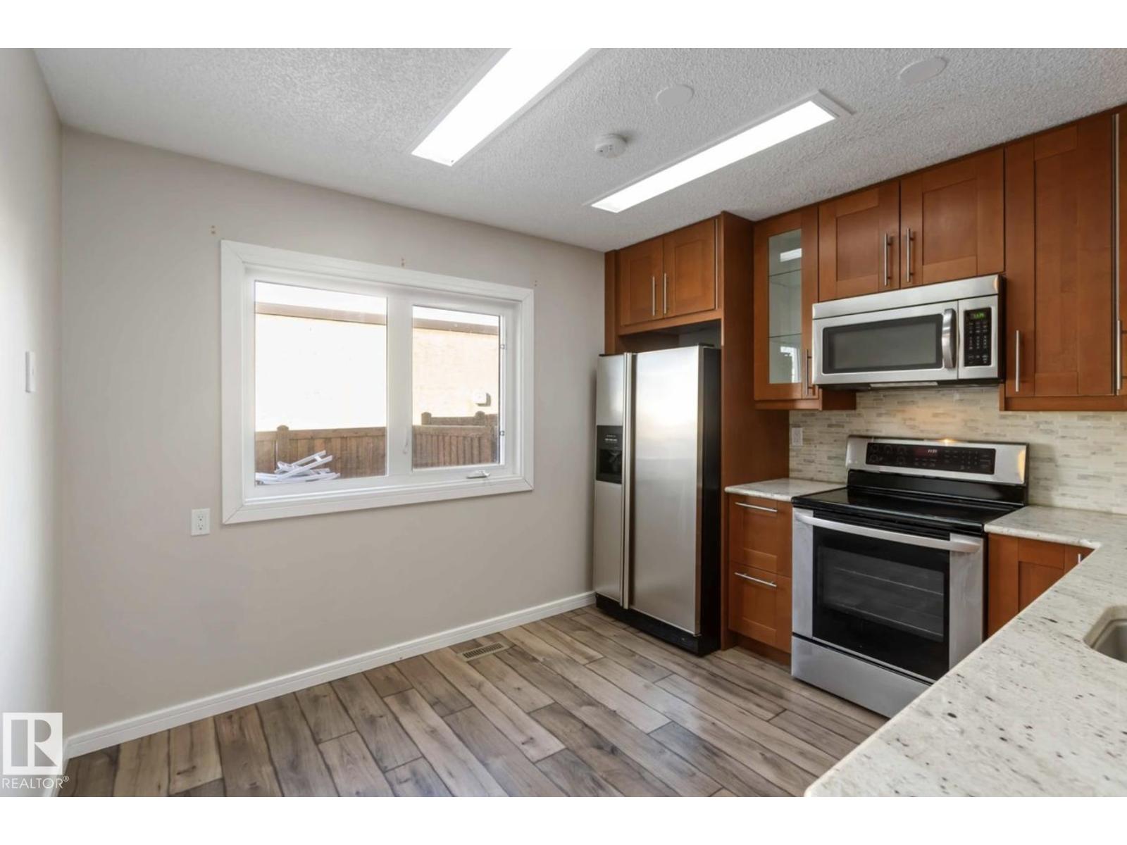 #8 14511 52 Street NW - 14