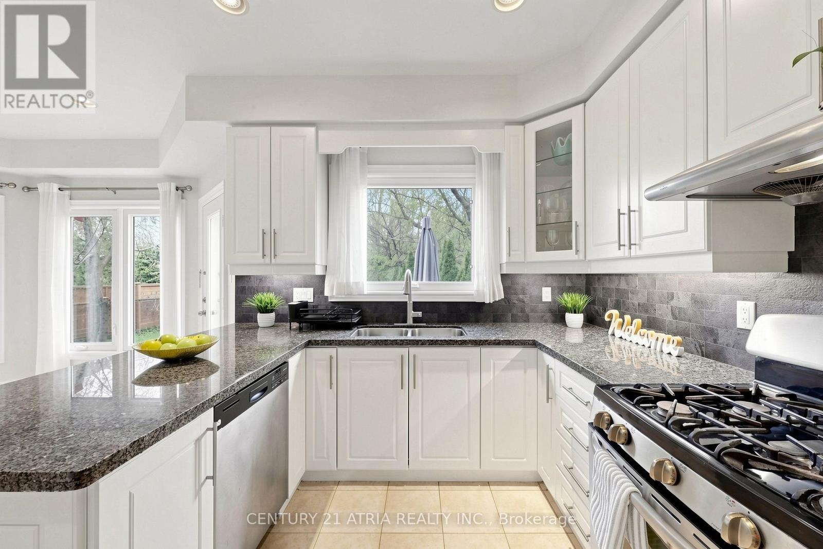 118 MAY AVENUE - 15