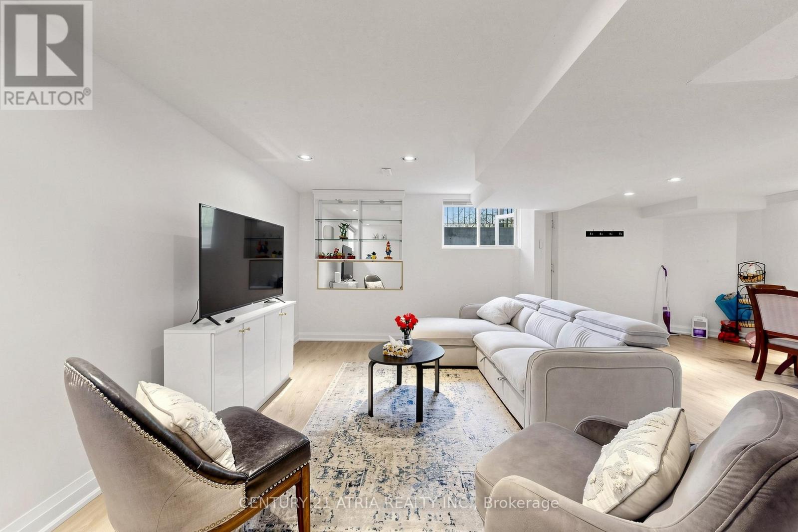 118 MAY AVENUE - 31