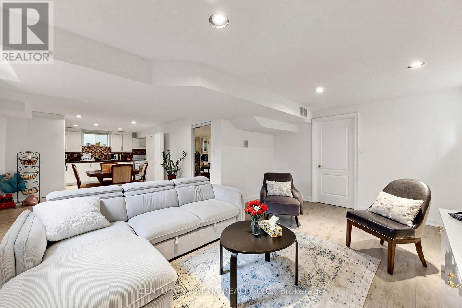 118 MAY AVENUE - 32