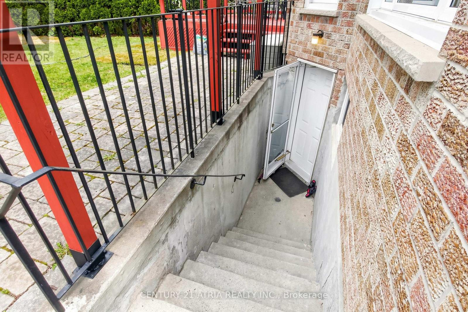 118 MAY AVENUE - 39