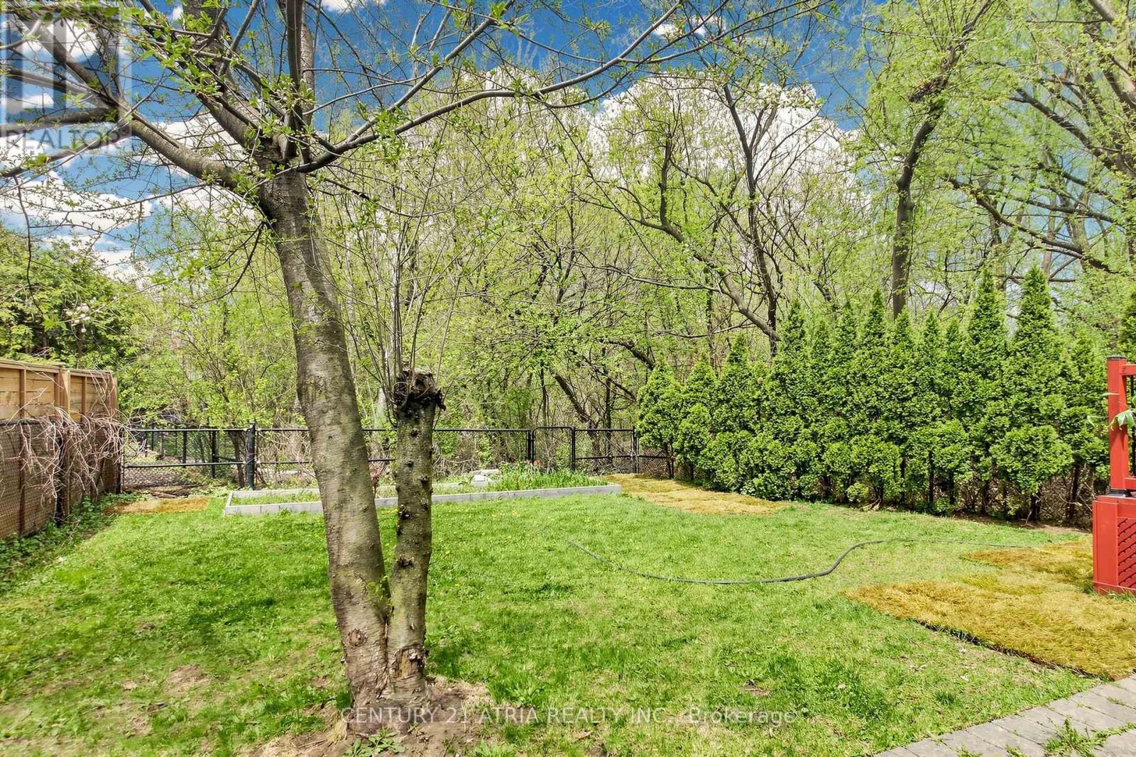 118 MAY AVENUE - 44