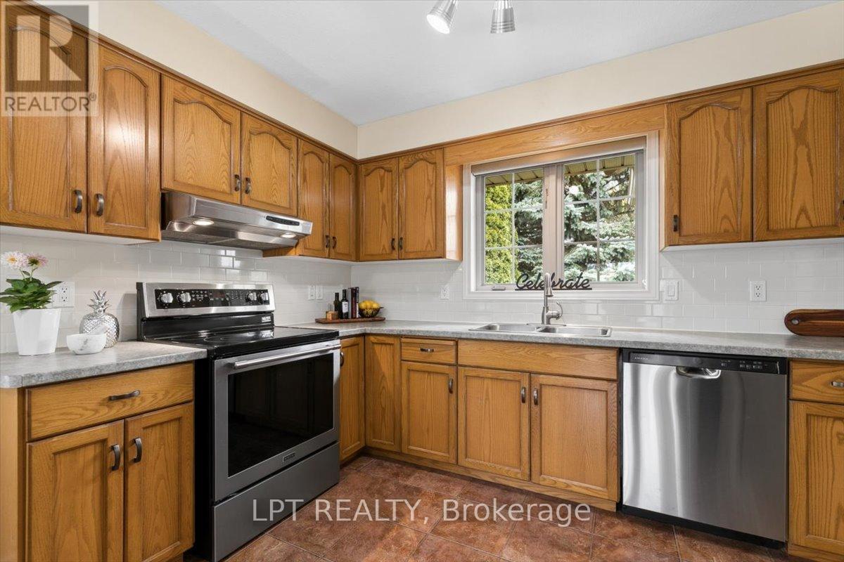 315 COLBORNE STREET - 12