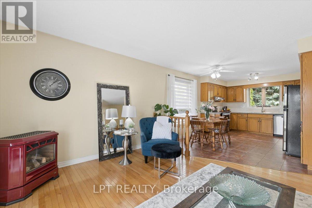 315 COLBORNE STREET - 16