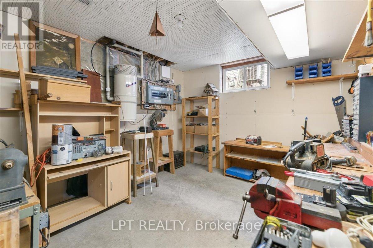315 COLBORNE STREET - 33