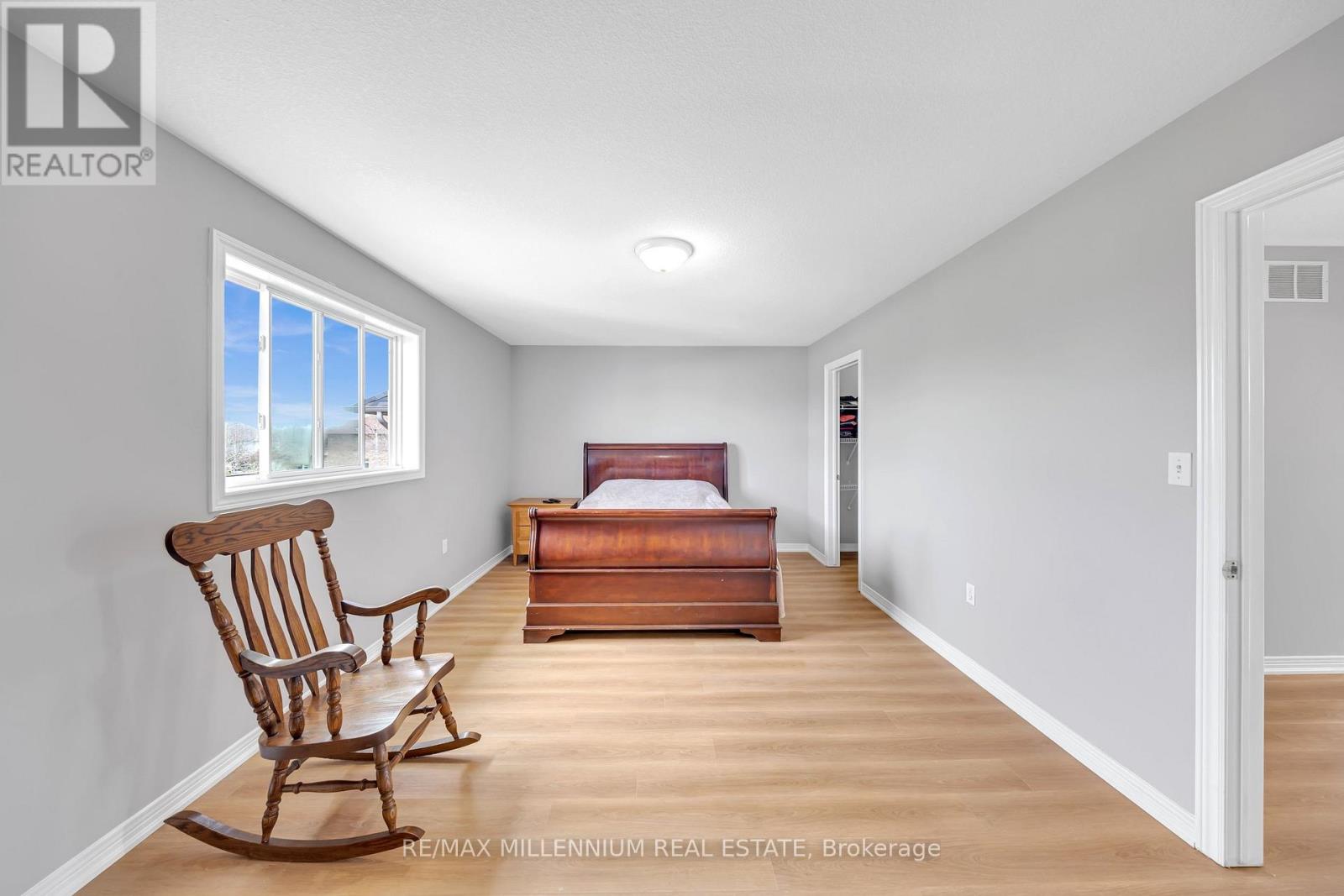 8 BATES AVENUE - 15
