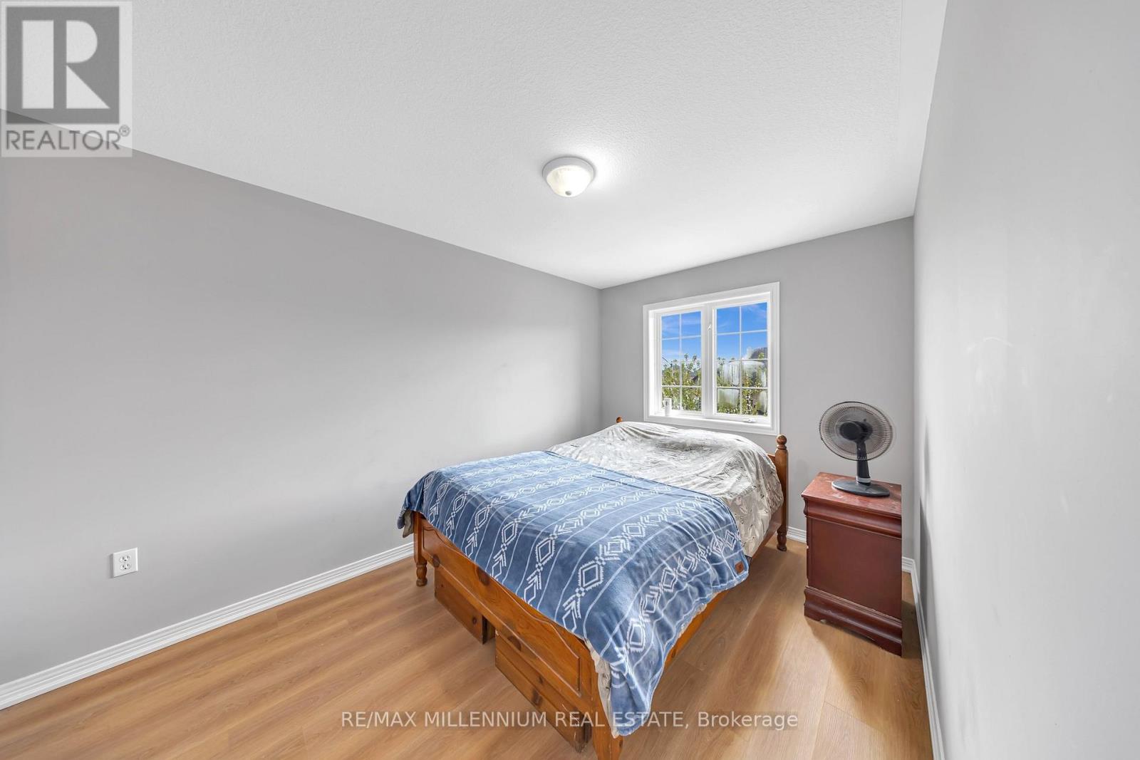 8 BATES AVENUE - 21
