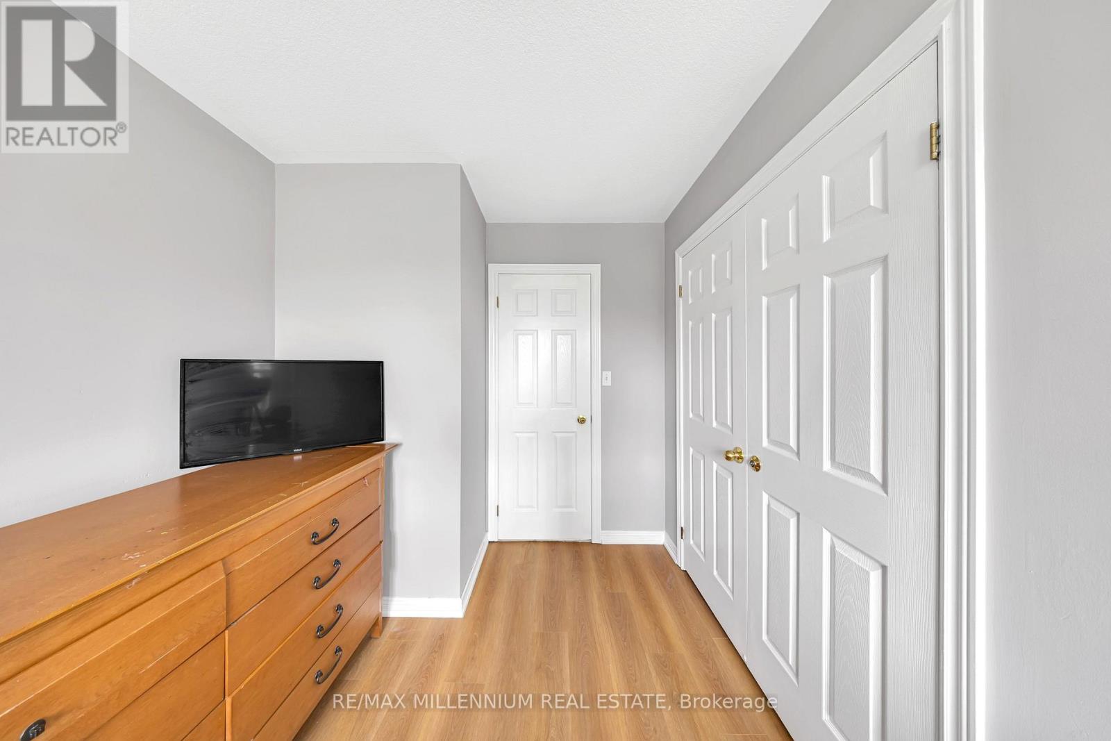 8 BATES AVENUE - 24
