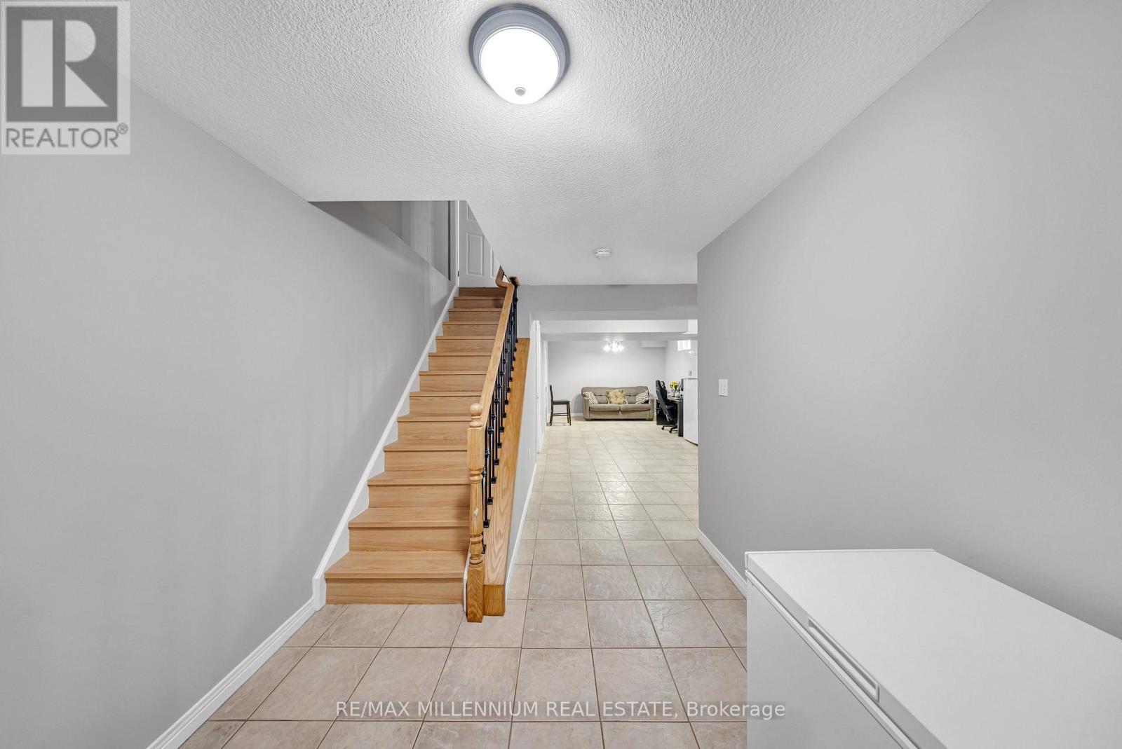 8 BATES AVENUE - 27