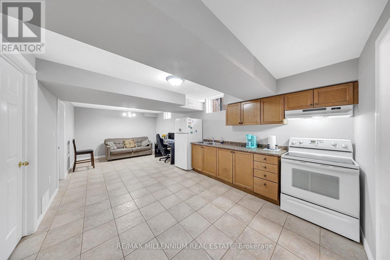 8 BATES AVENUE - 28