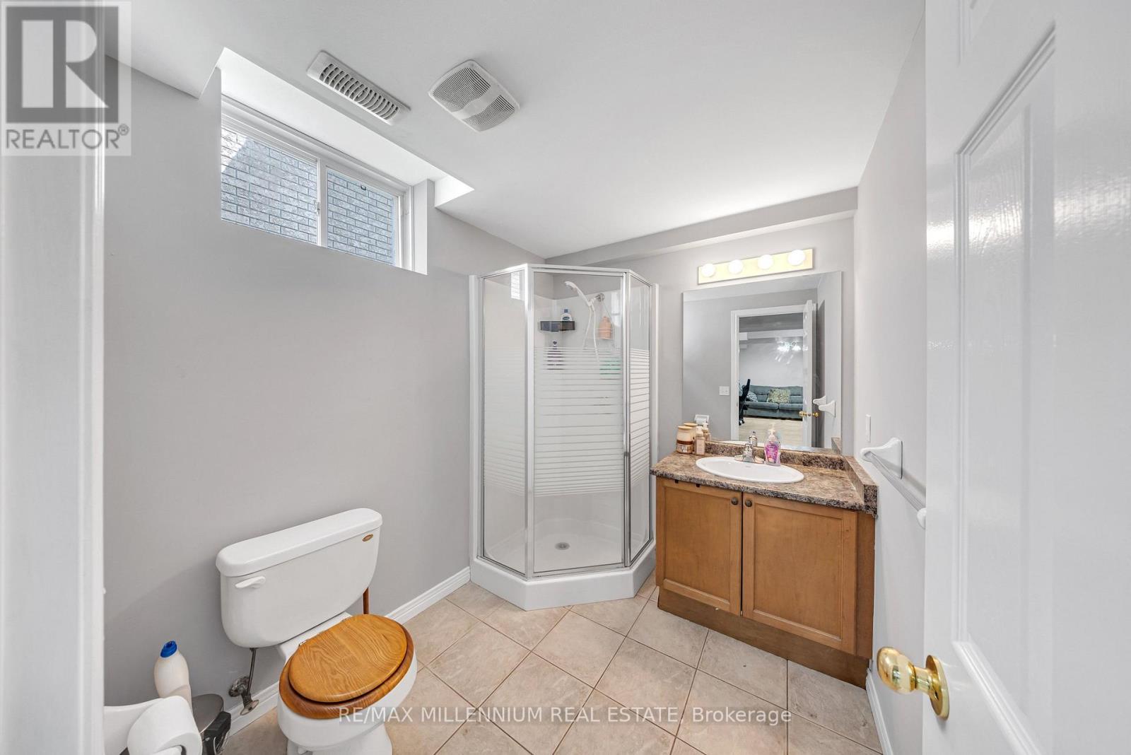 8 BATES AVENUE - 30