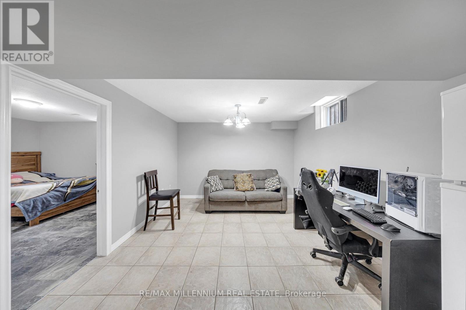 8 BATES AVENUE - 31