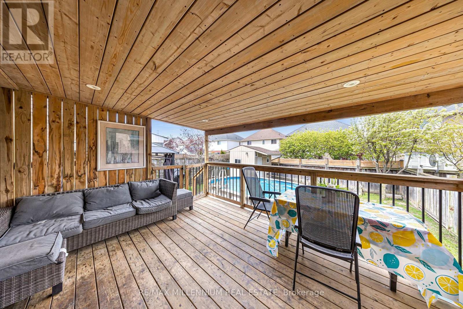 8 BATES AVENUE - 34
