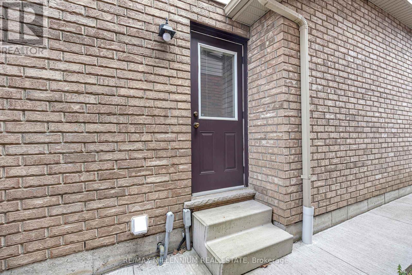 8 BATES AVENUE - 41