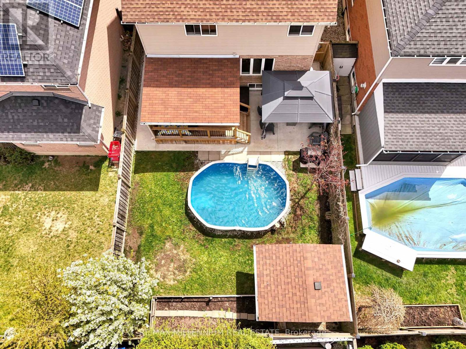 8 BATES AVENUE - 42