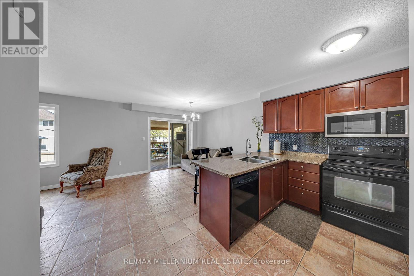 8 BATES AVENUE - 7
