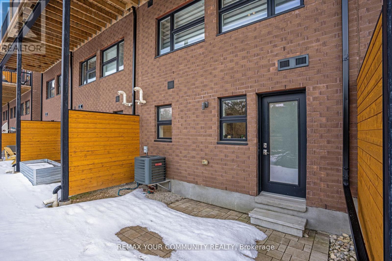 #63 60 ARKELL ROAD - 38