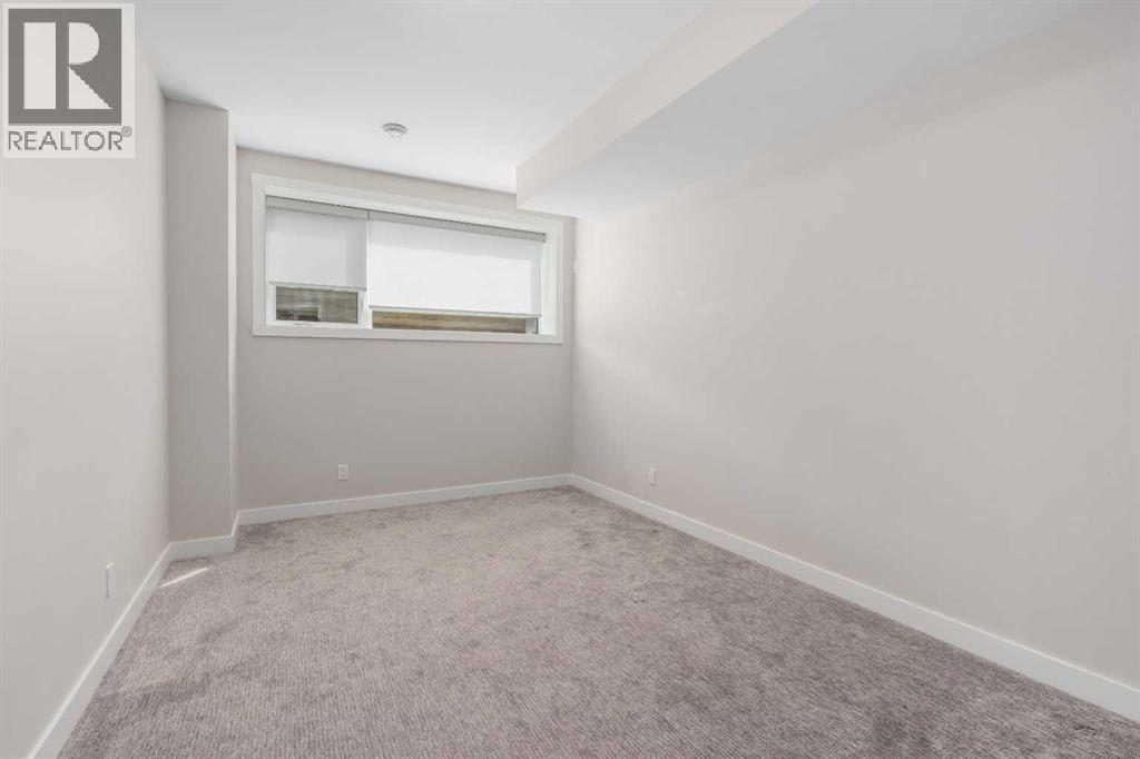 3218 14 Avenue SW - 32