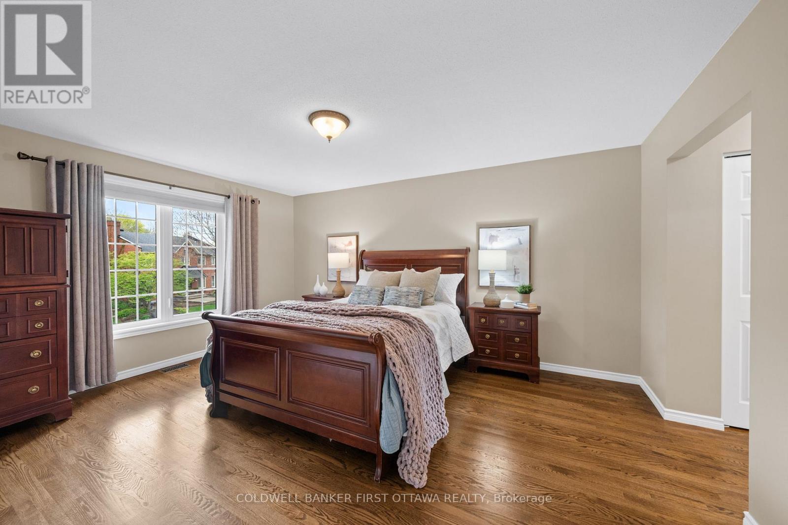 42 HAMPEL CRESCENT - 24