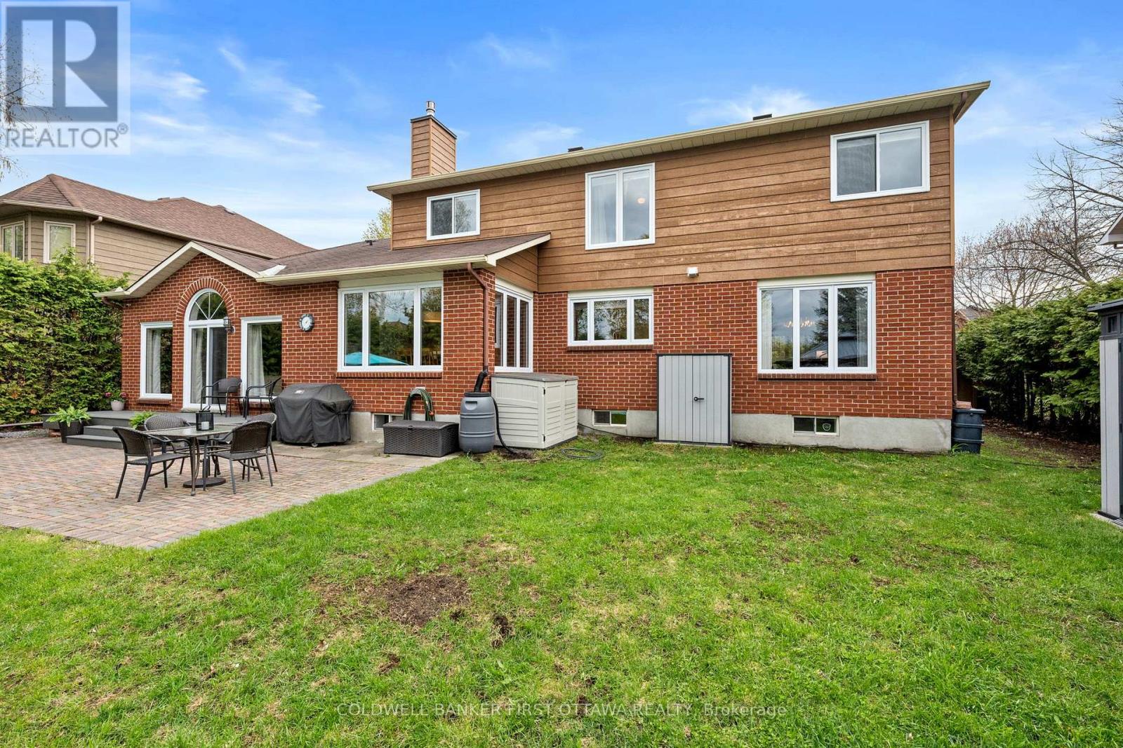 42 HAMPEL CRESCENT - 33