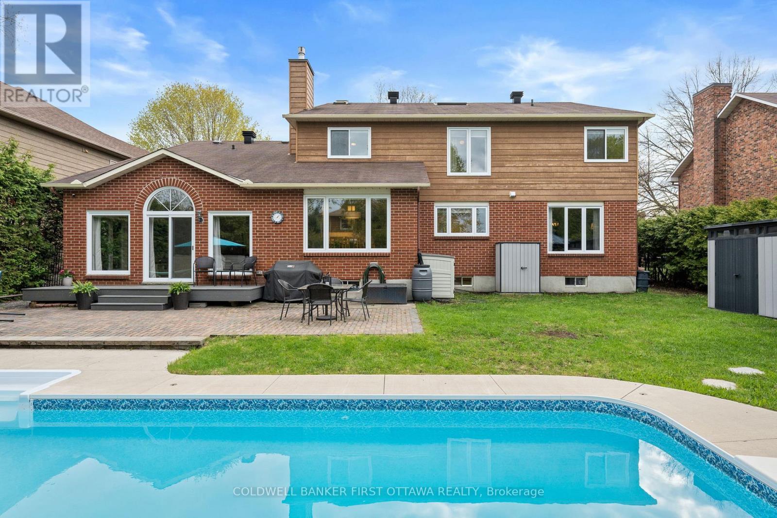 42 HAMPEL CRESCENT - 37