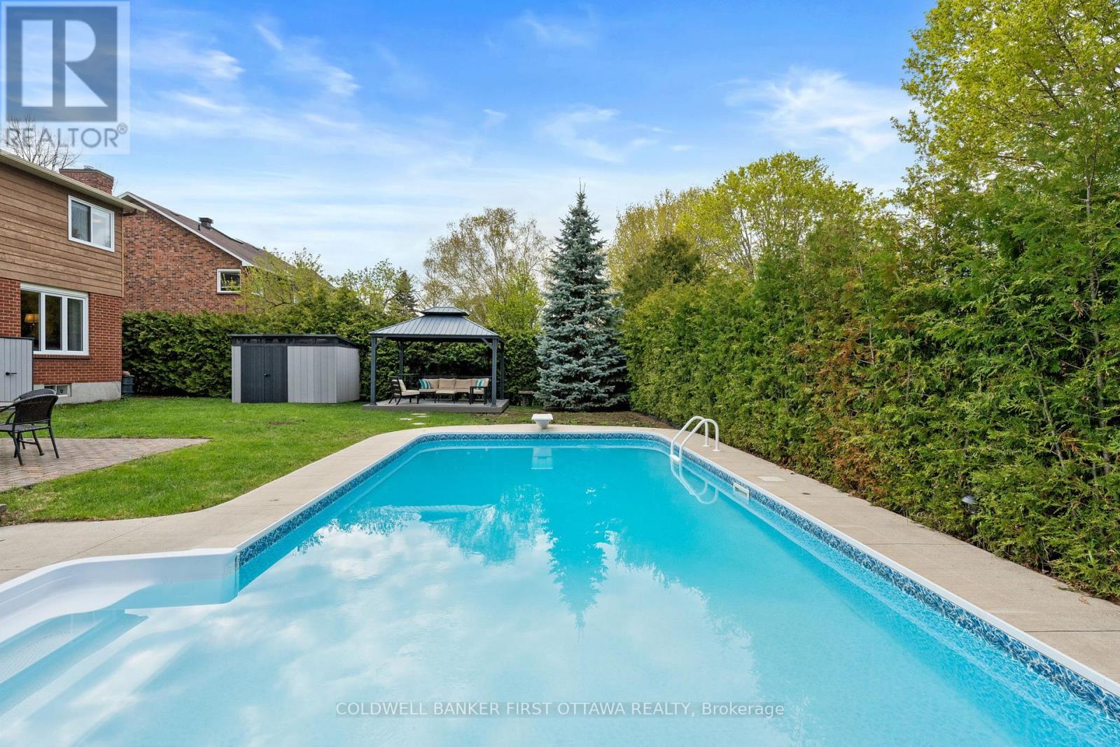 42 HAMPEL CRESCENT - 38