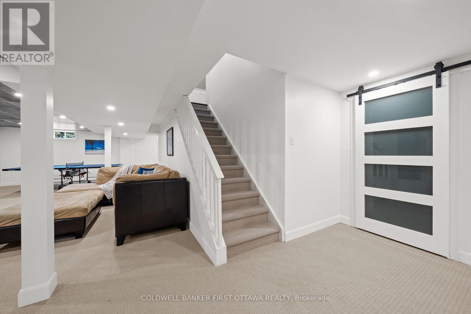 42 HAMPEL CRESCENT - 39