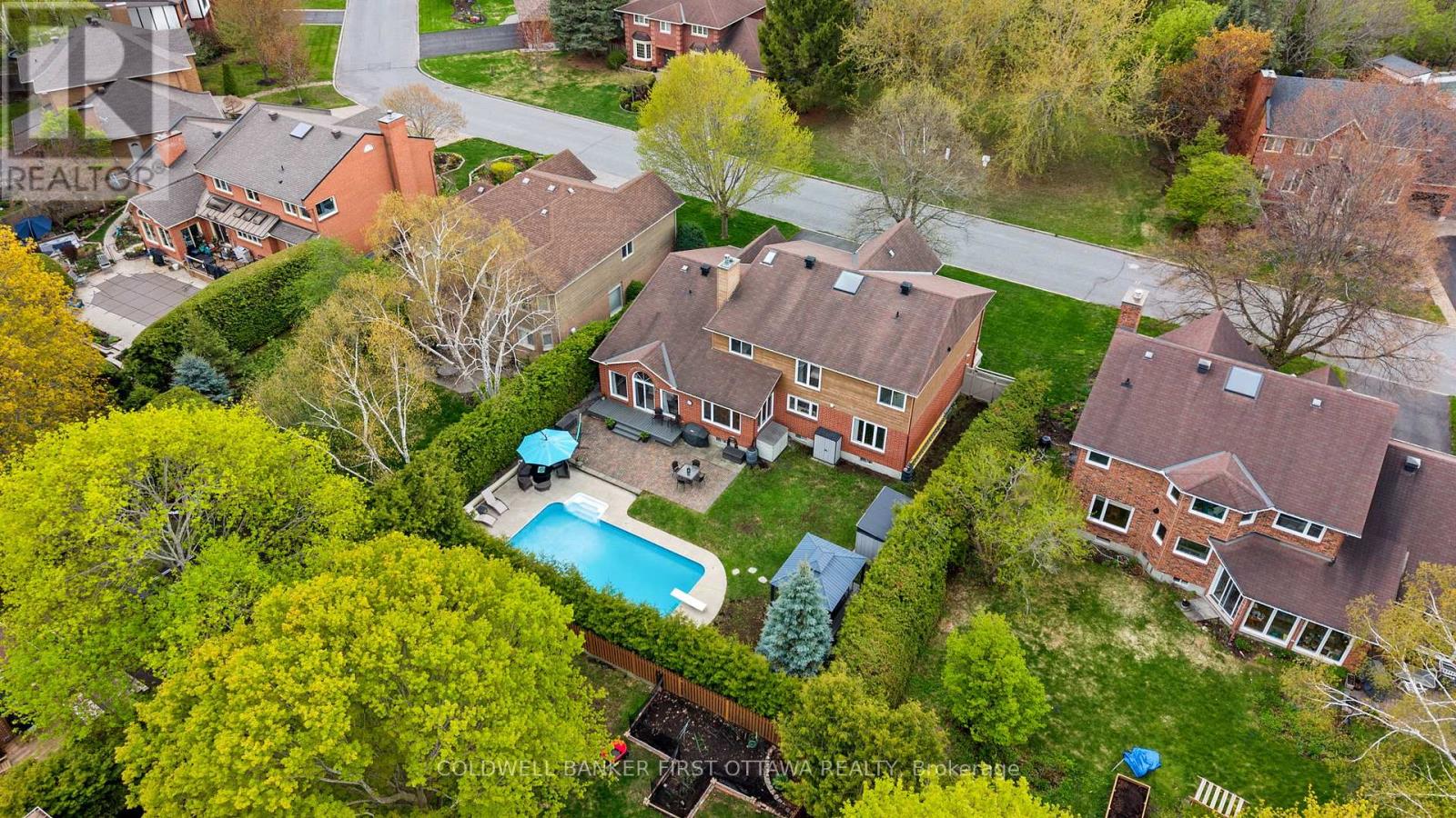 42 HAMPEL CRESCENT - 47