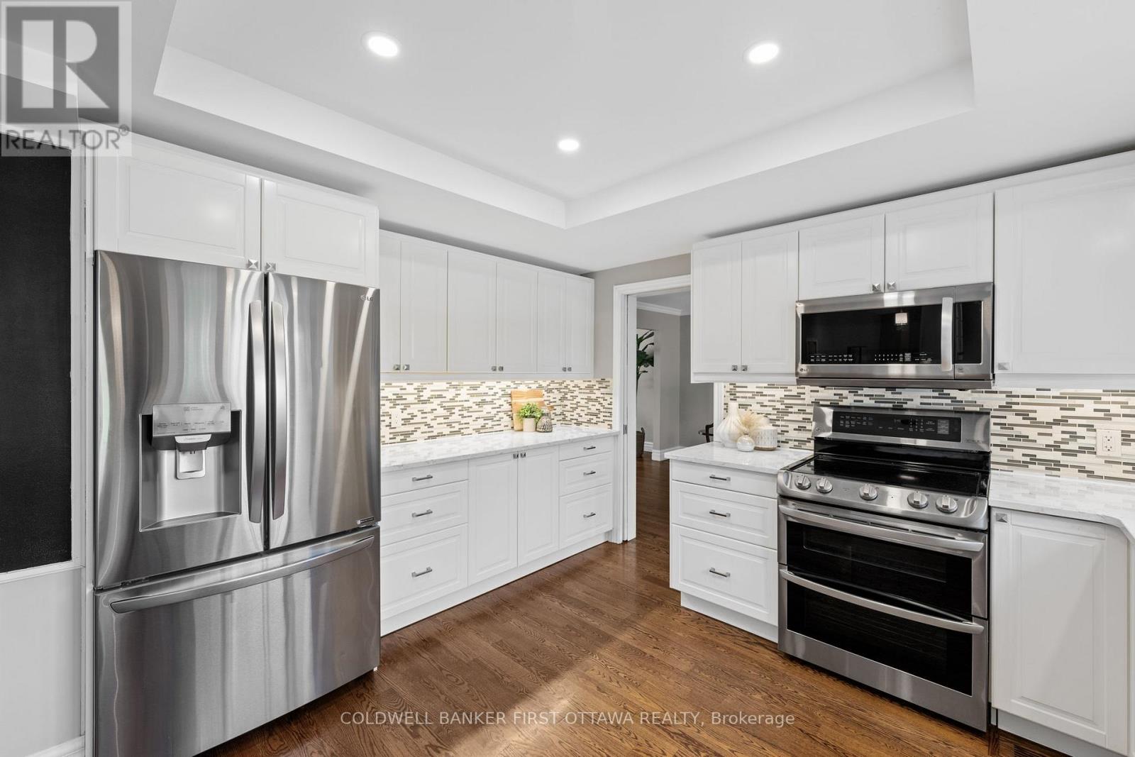 42 HAMPEL CRESCENT - 9