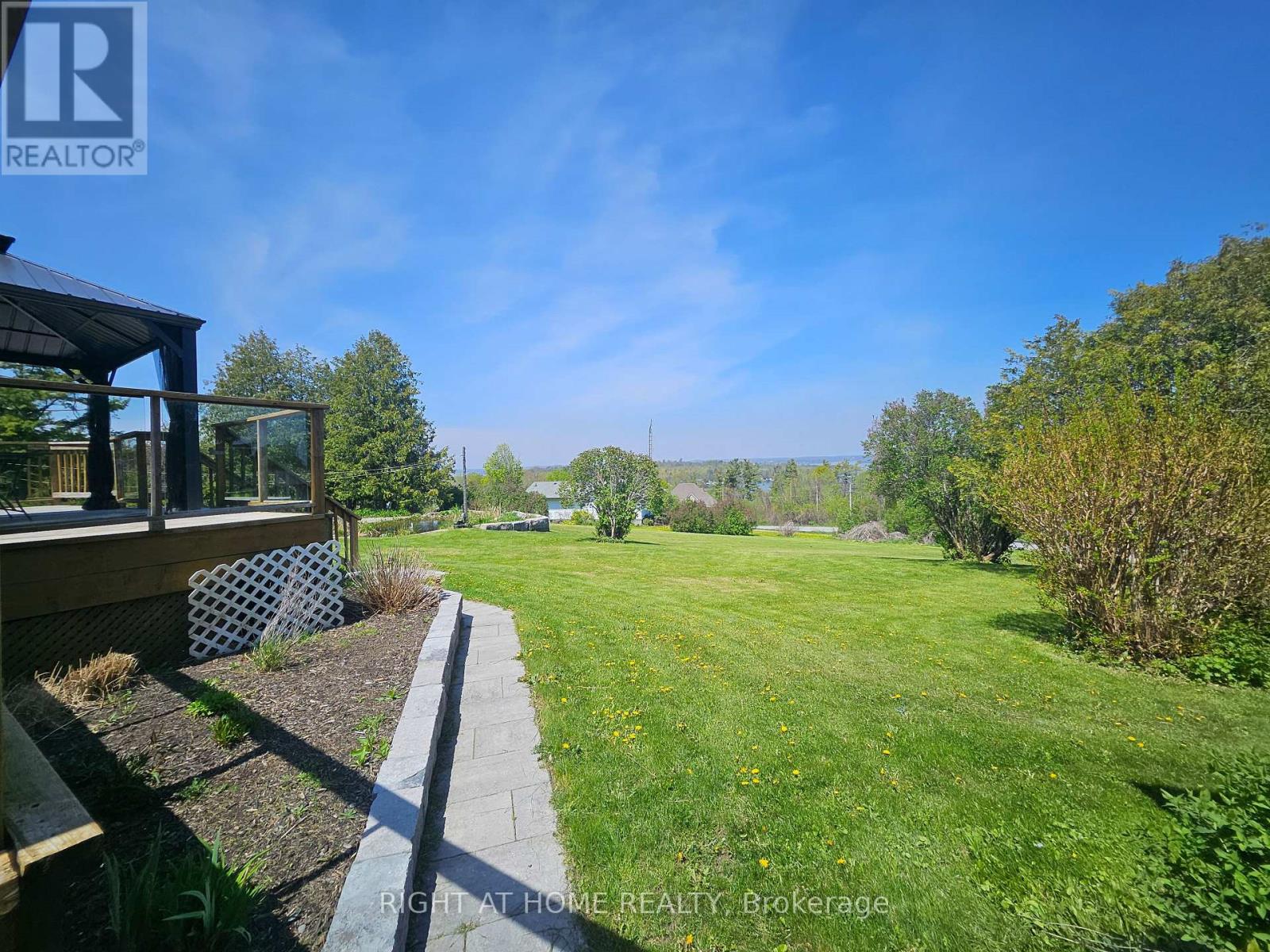 152 GRANDVIEW DRIVE - 40