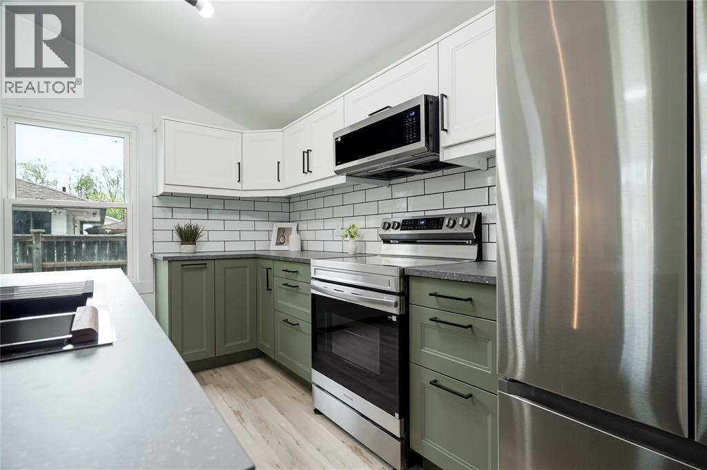 867 Devine STREET - 13