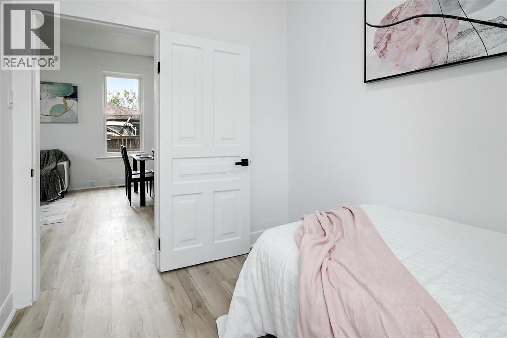 867 Devine STREET - 21