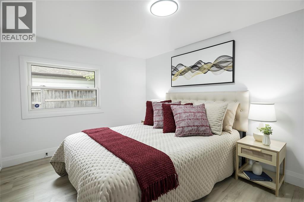 867 Devine STREET - 24