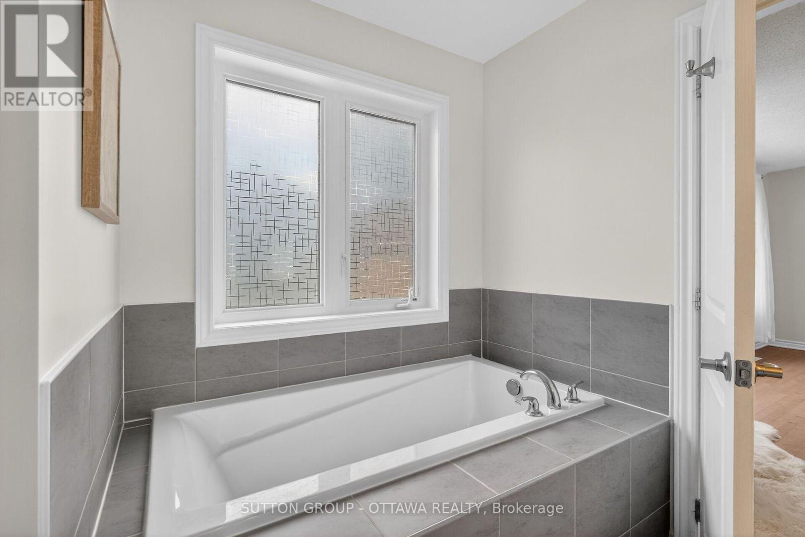 1011 CARDEN LANE - 27
