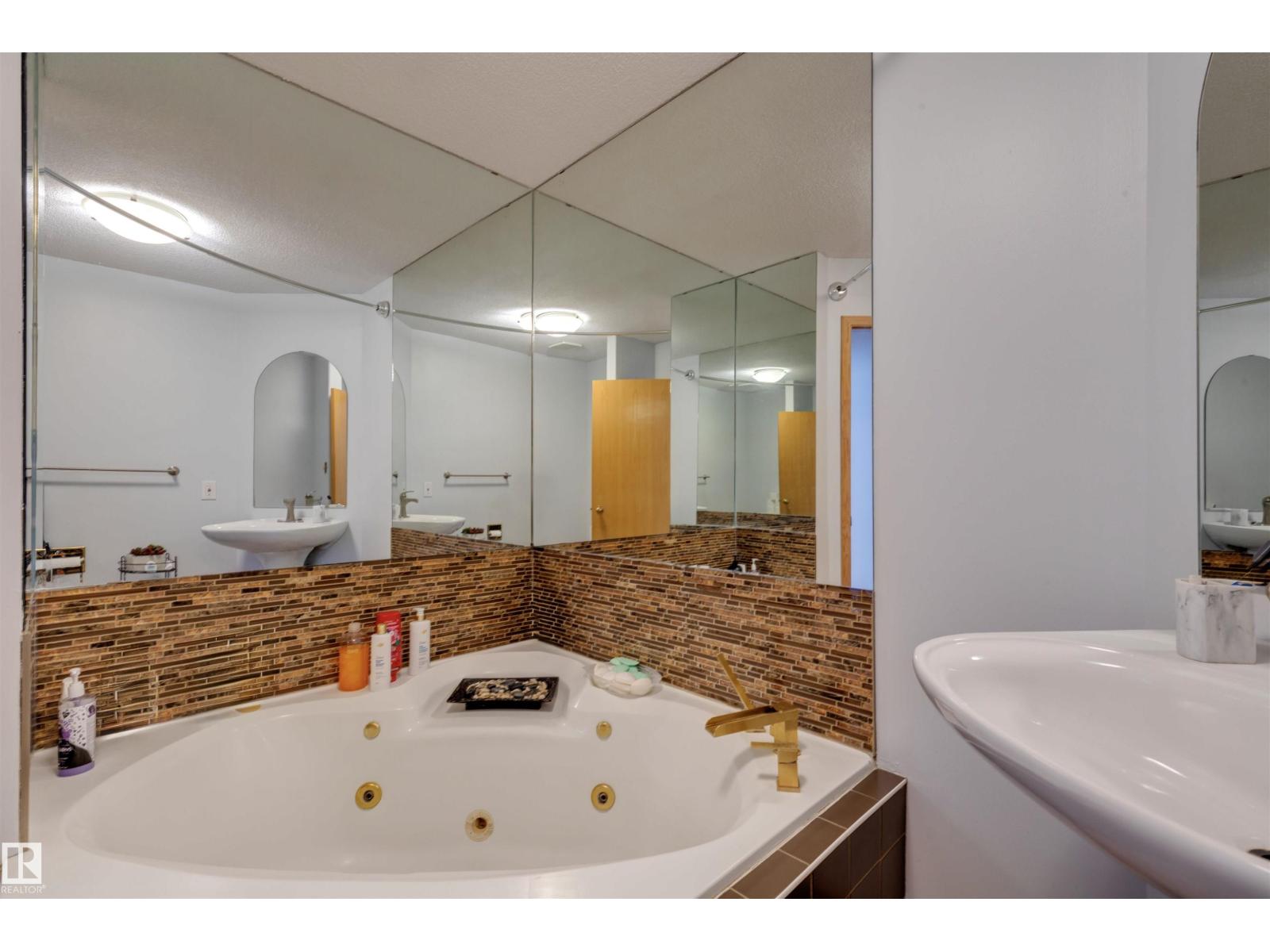 15411 67A ST NW, Edmonton