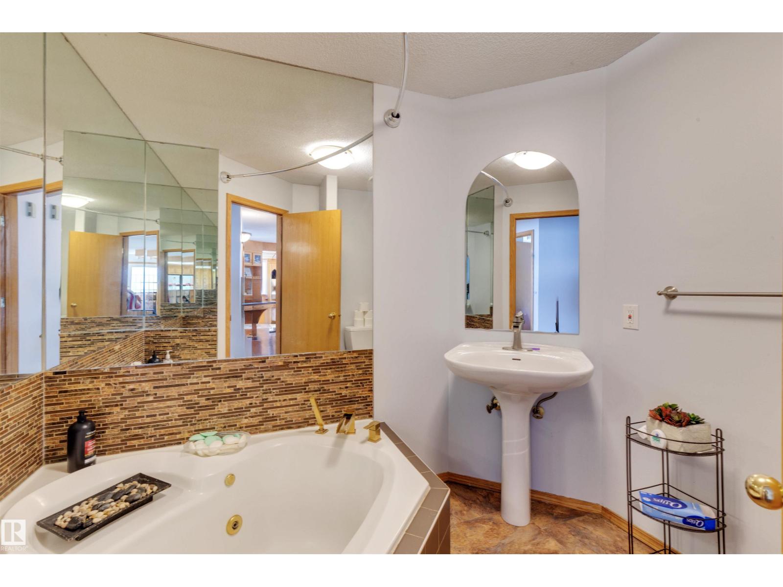 15411 67A ST NW - 28