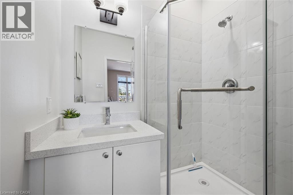#4 465 COLUMBIA Street W - 36