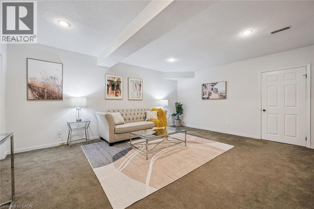 #4 465 COLUMBIA Street W - 39