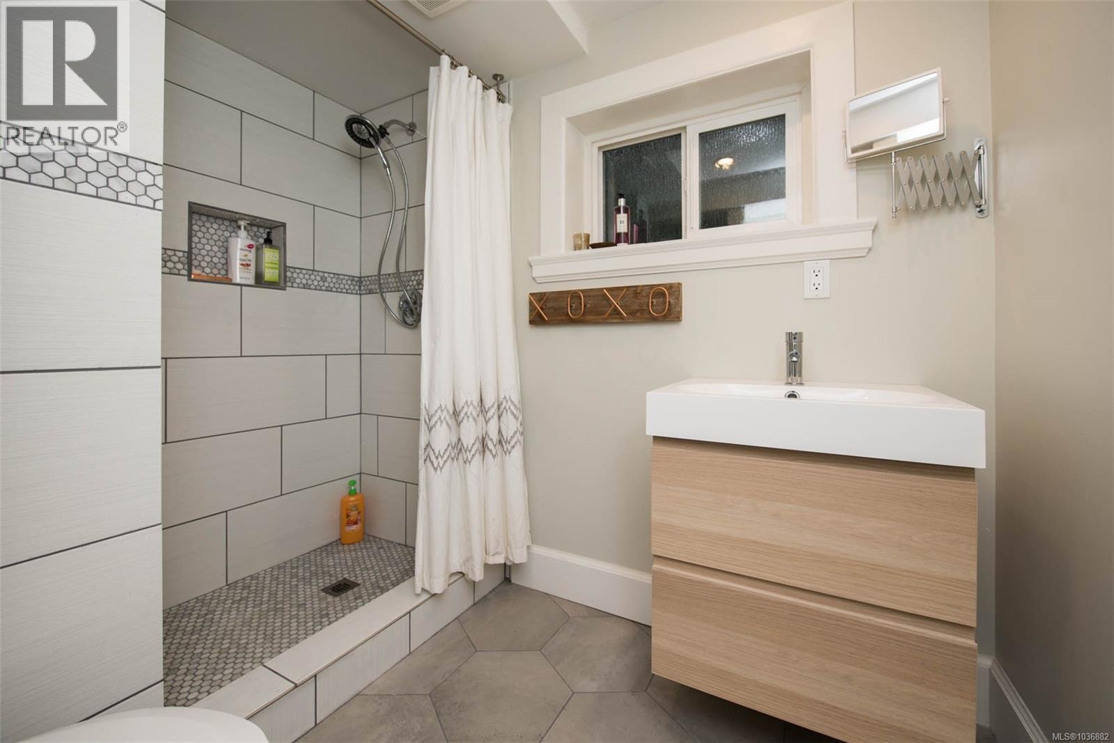 4705/4707 Gail Cres - 31